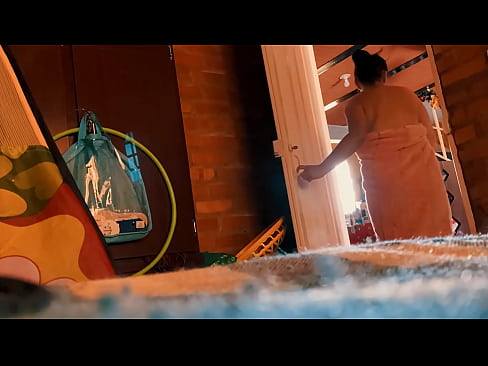 ❤️ My oom volg my in die stort, hy naai my terwyl ek stort. ️ Harde pornografie op af.serviporno.ru