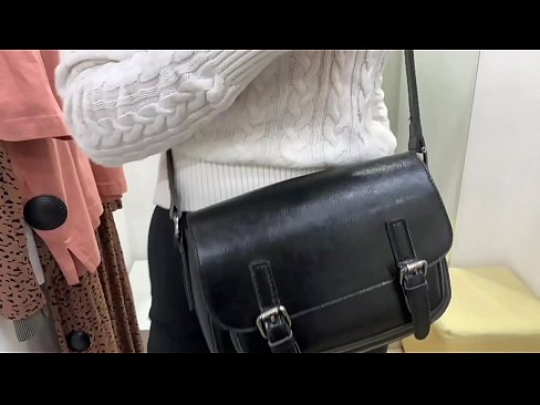 ❤️ Openbare masturbasie van jong teef FeralBerry met 'n dildo in die paskamer ️ Harde pornografie op af.serviporno.ru